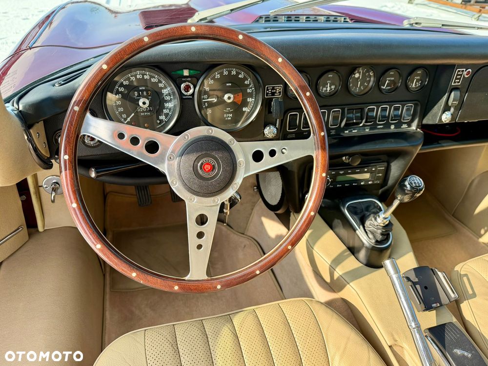 Jaguar E-Type - 11