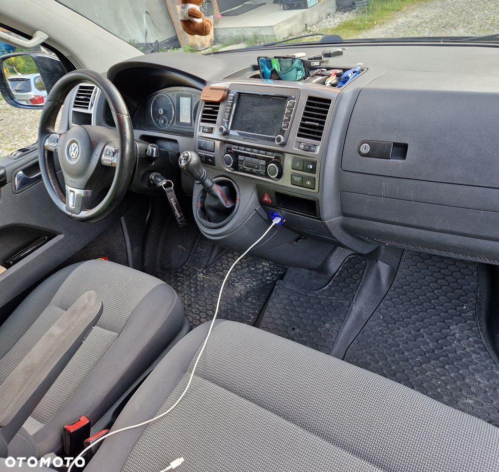 Volkswagen Caravelle - 8