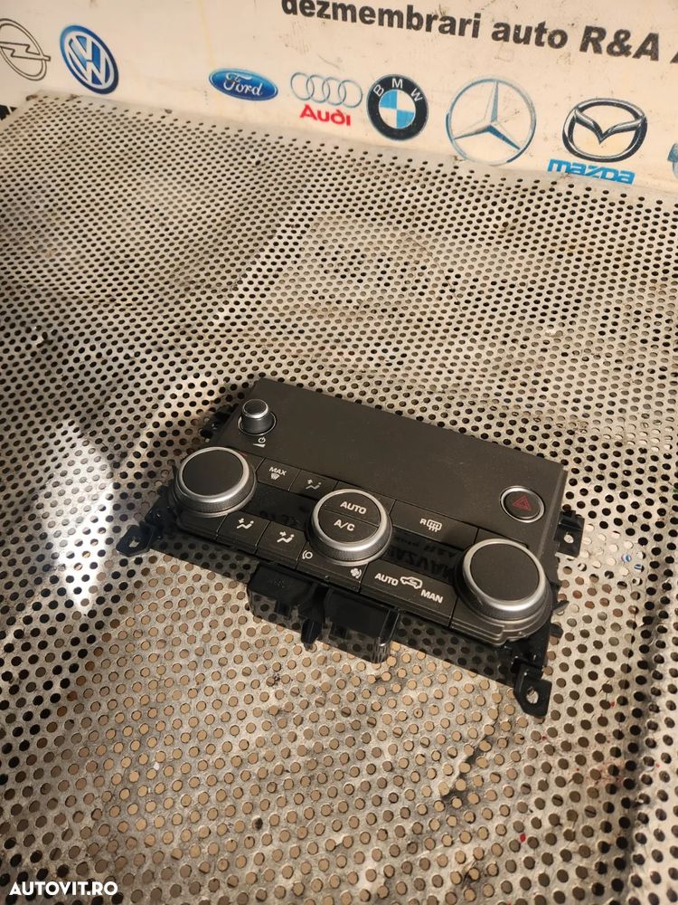 Panou Modul Comenzi Clima Climatronic Radio Cd Range Rover Evoque Facelift An 2016-2017-2018-2019 Cod GJ32-13C239-RC Volan Stanga Dezmembrez Range Rover Evoque Facelift An 2015-2016-2017-2018-2019 2.0 D Automat 4x4 Volan Stanga - Dezmembrari Arad - 3