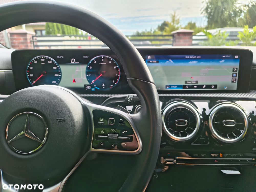 Mercedes-Benz CLA 180 7G-DCT - 17