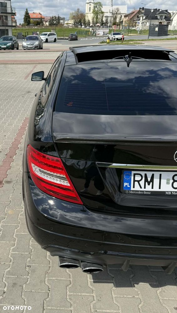 Mercedes-Benz Klasa C 63 AMG AMG SPEEDSHIFT MCT AMG Performance Package - 4