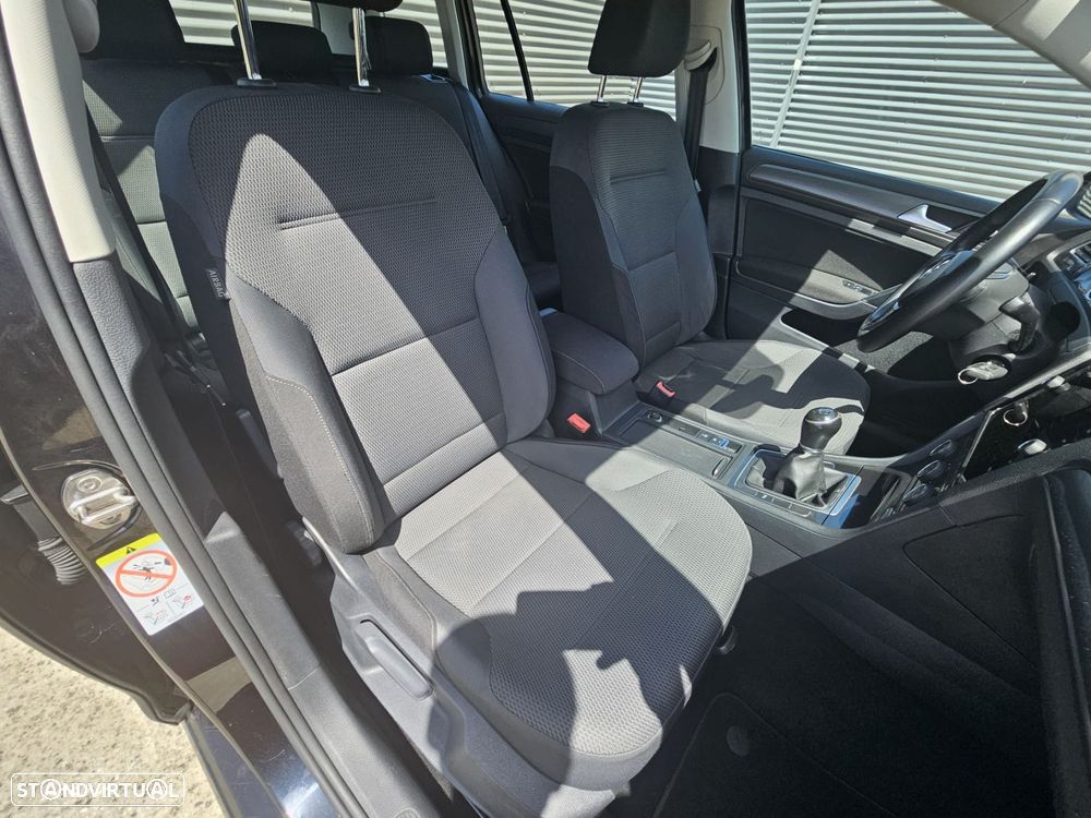 VW Golf Variant 1.6 TDi Confortline - 21