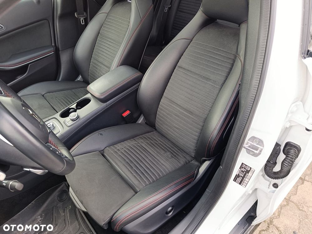 Mercedes-Benz GLA AMG 45 4Matic AMG Speedshift 7G-DCT - 34