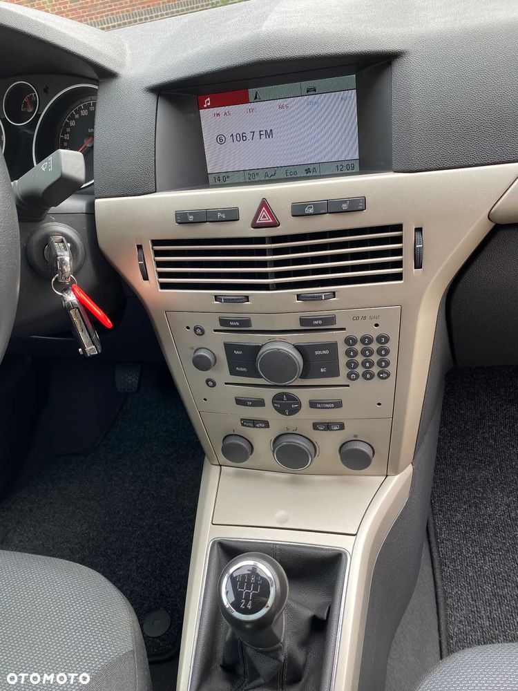 Opel Astra GTC 1.4 NAVI - 21