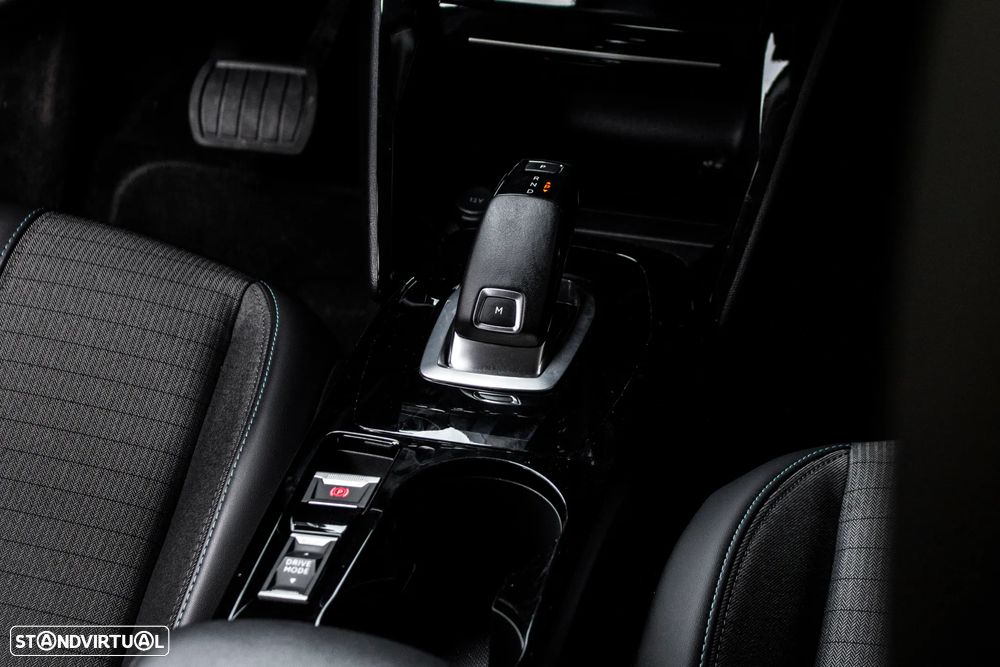 Peugeot 2008 1.2 PureTech Allure EAT8 - 30