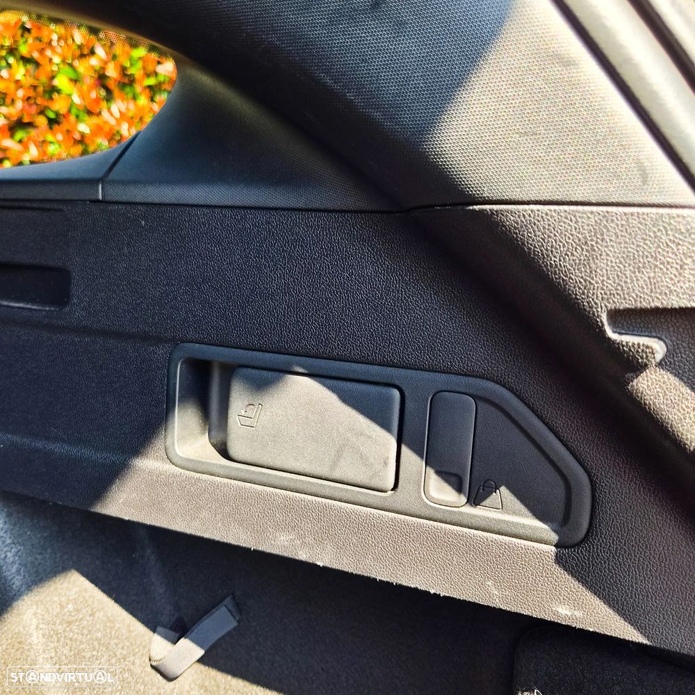 Ford Focus SW 1.5 TDCi EcoBlue ST-Line - 28