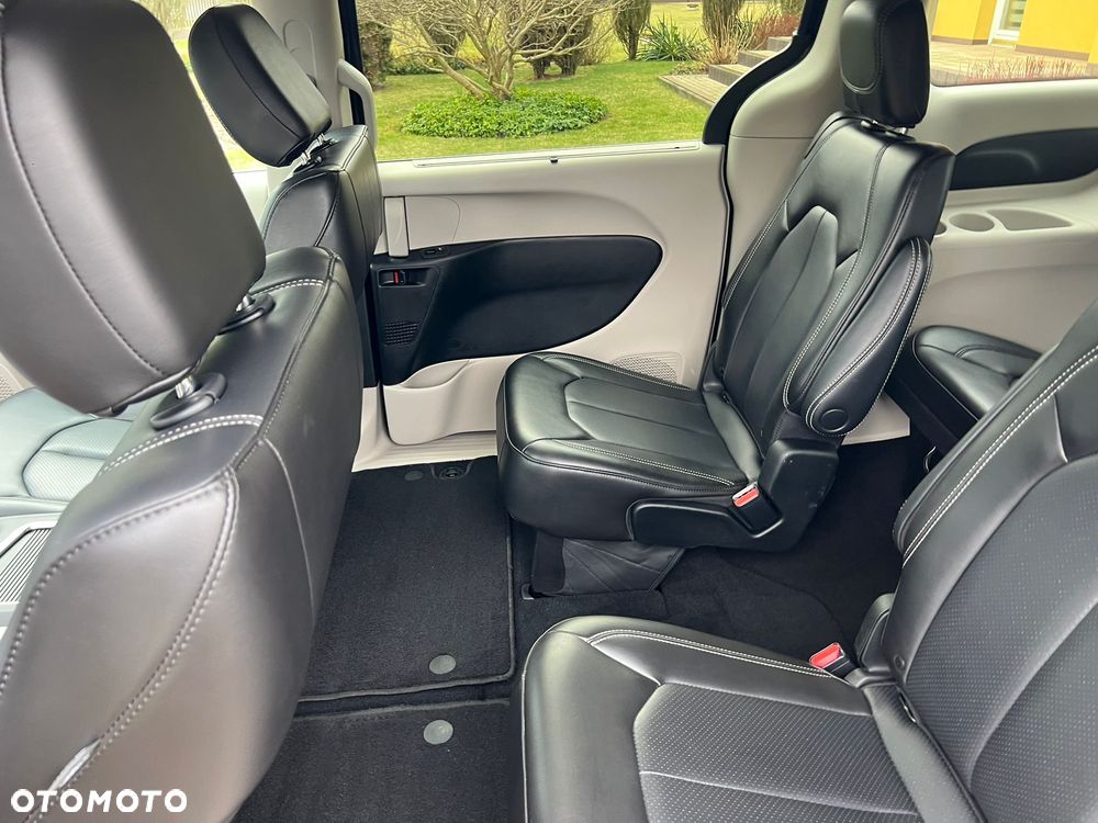 Chrysler Pacifica - 35