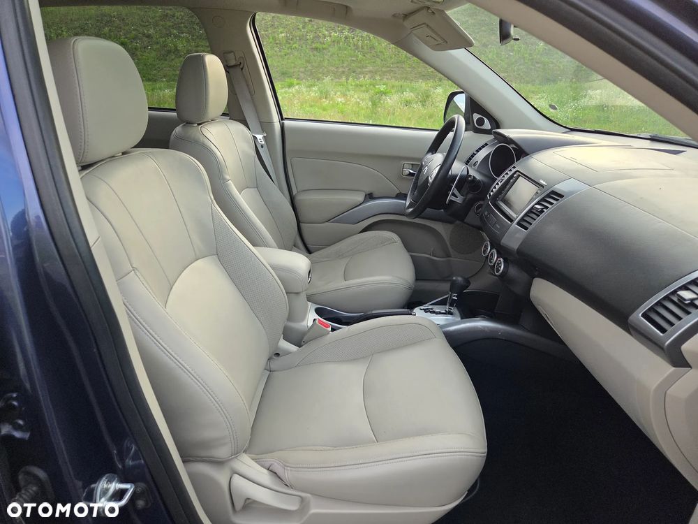 Mitsubishi Outlander 2.4 4WD CVT Intense - 20