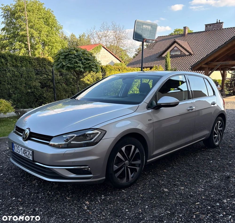 Volkswagen Golf - 1