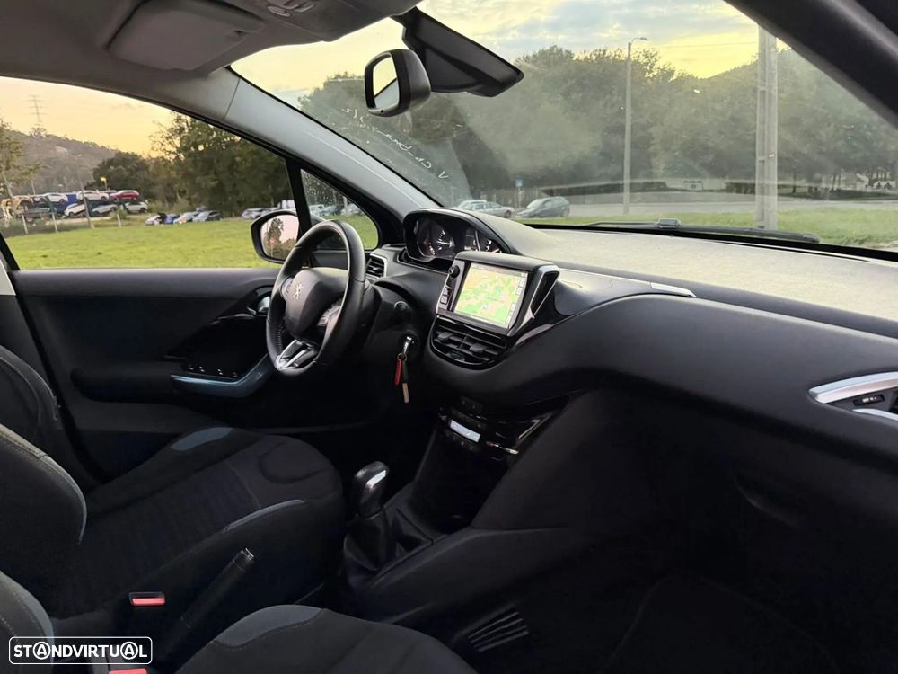 Peugeot 208 - 9