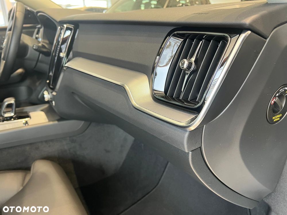 Volvo V60 B4 B DKG Plus Dark - 28