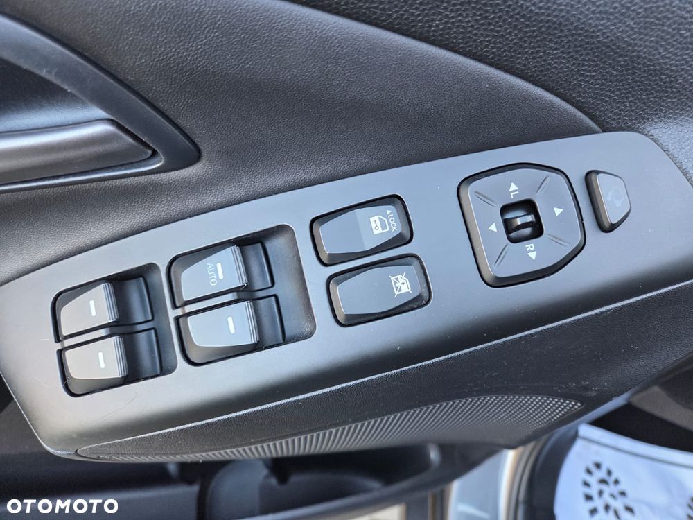 Hyundai ix35 1.6 2WD Fifa World Cup Edition - 13