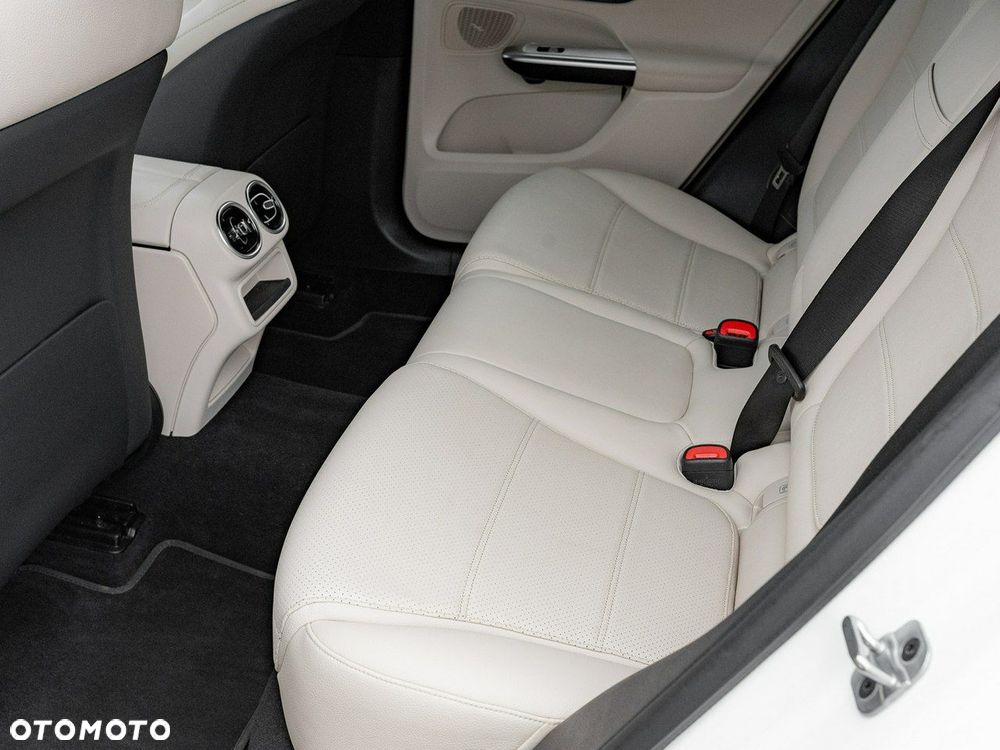 Mercedes-Benz GLC - 22