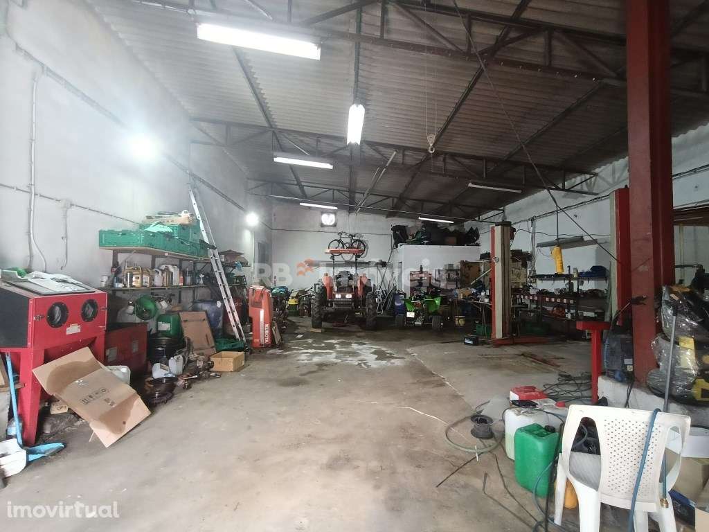 Armazém com 187 m2, destinado a oficina ou serviços - Grande imagem: 3/9