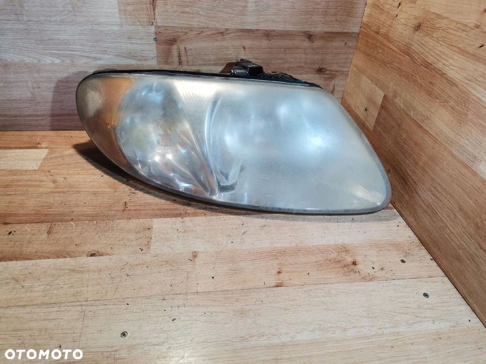 LAMPA REFLEKTOR PRAWY LAMPA PRZÓD EU CHRYSLER VOYAGER IV 04857700AB - 2