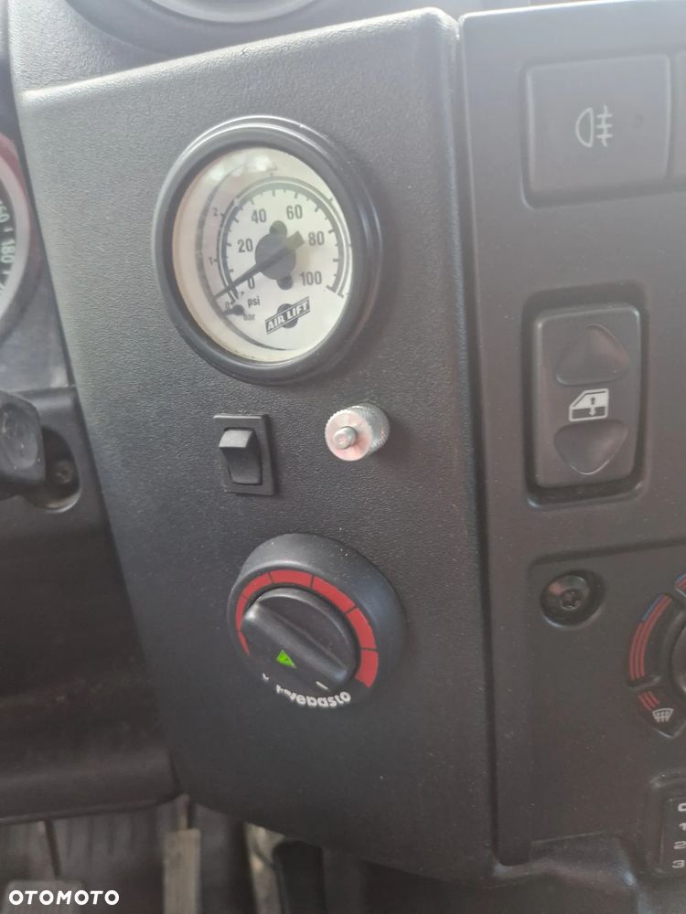 Land Rover Defender 2.2 TD4 SE - 15