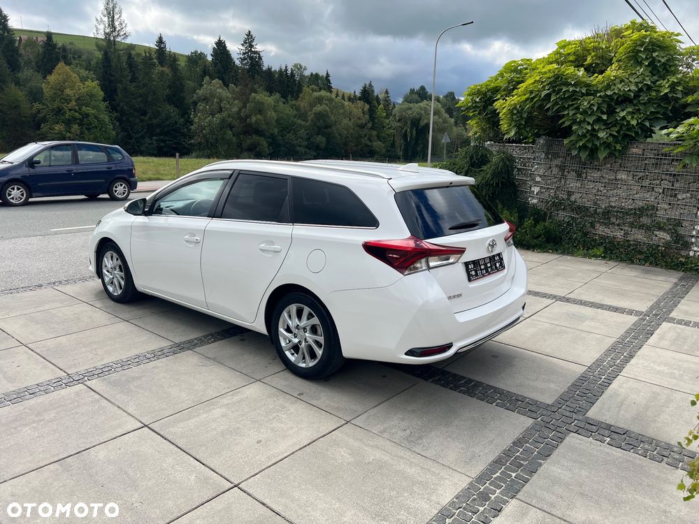 Toyota Auris 1.6 D-4D Executive - 7