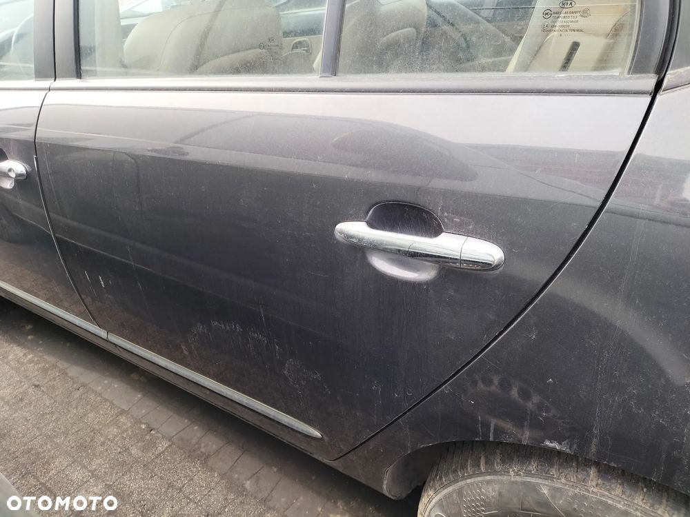 KOMPLET FOTELI  SKÓRZANYCH PRZÓD TYŁ 3 RZĄD KIA CARENS III 06-12r KOD LAK. 1U - 11