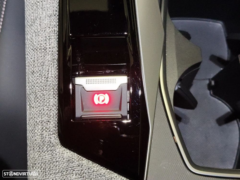 Peugeot 3008 1.2 Hybrid Allure e-DCS6 - 26