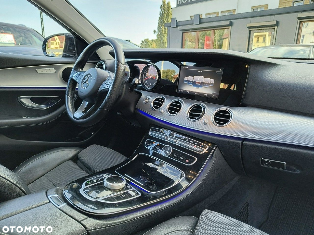 Mercedes-Benz Klasa E 400 4-Matic 9G-TRONIC - 19