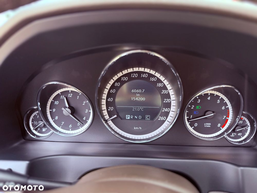 Mercedes-Benz Klasa E 200 BlueEFFICIENCY 7G-TRONIC Elegance - 23