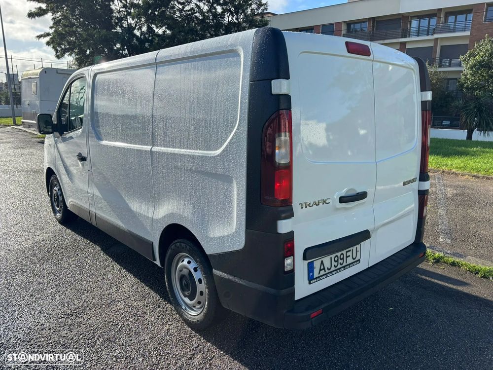 Renault TRAFIC 2.0 DCI IVA DEDUTIVEL A/C - 9