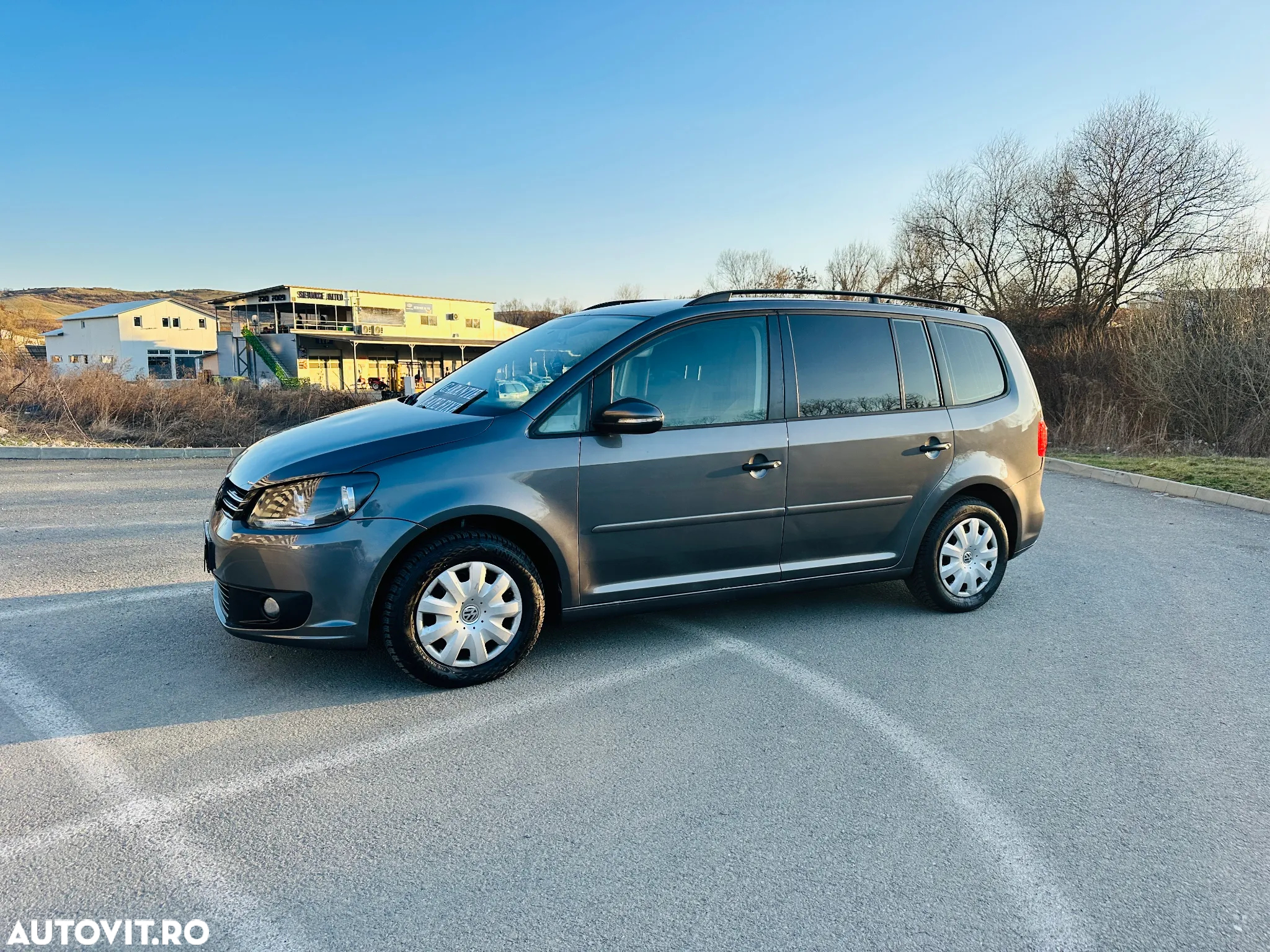 Volkswagen Touran 1.6 TDI DPF BlueMotion Technology DSG Comfortline - 4
