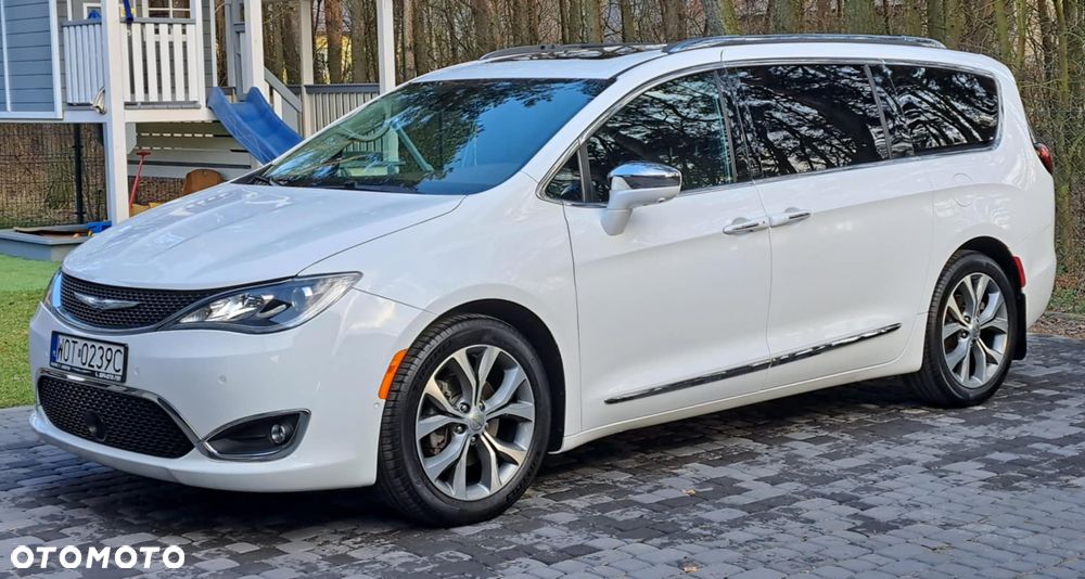 Chrysler Pacifica - 1