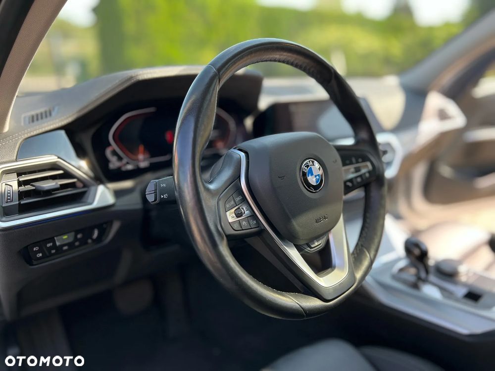 BMW Seria 3 320d xDrive Luxury Line sport - 14