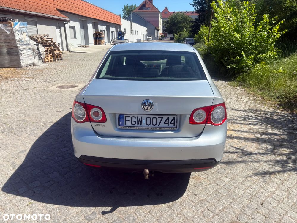 Volkswagen Jetta 1.6 Comfortline - 8