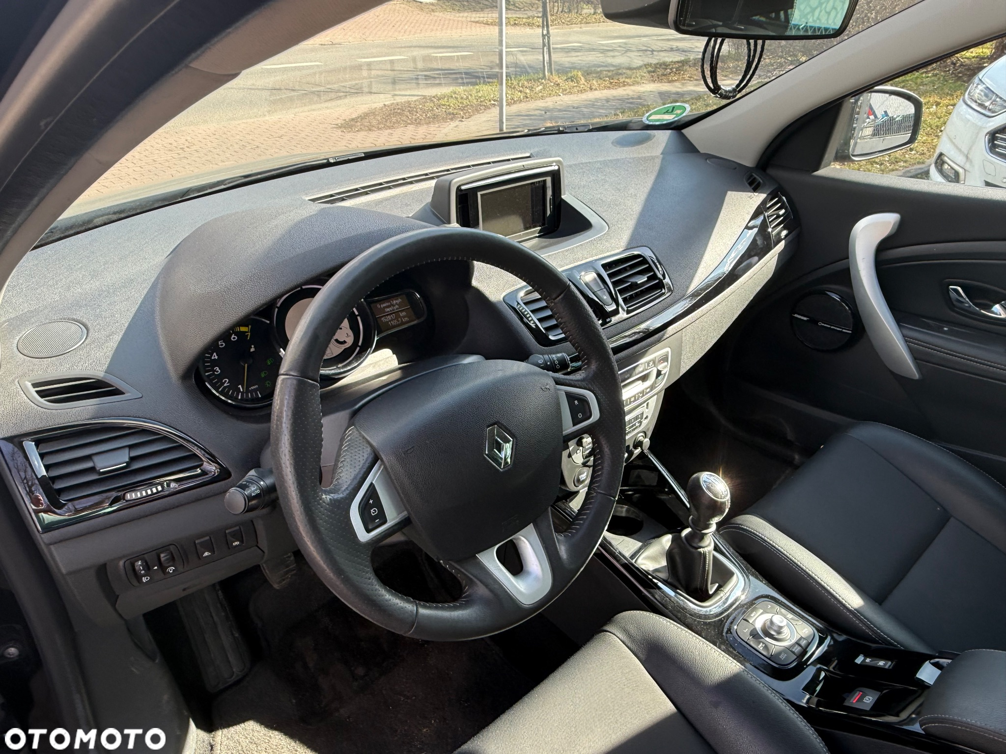 Renault Megane Grandtour ENERGY TCe 115 Start & Stop Bose Edition - 16