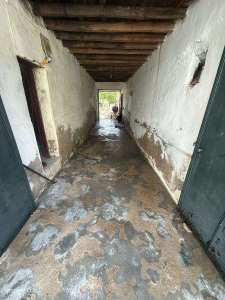 Vendo 2 casas em estado de ruína mais terreno com 1.000m2! - Grande imagem: 2/12