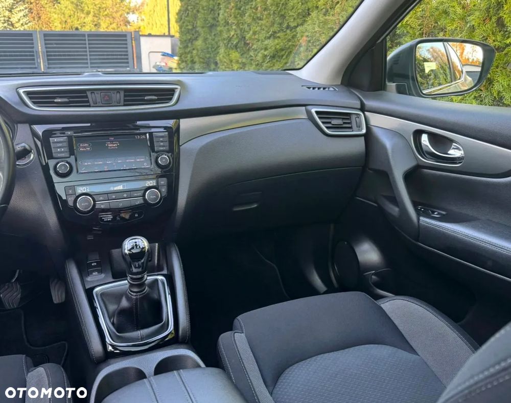 Nissan Qashqai 1.3 DIG-T TEKNA - 24