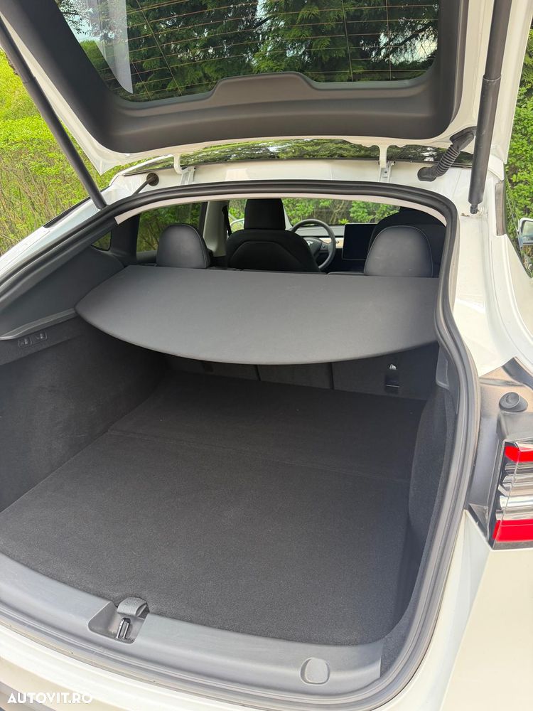 Tesla Model Y Long Range Dual Motor AWD - 31