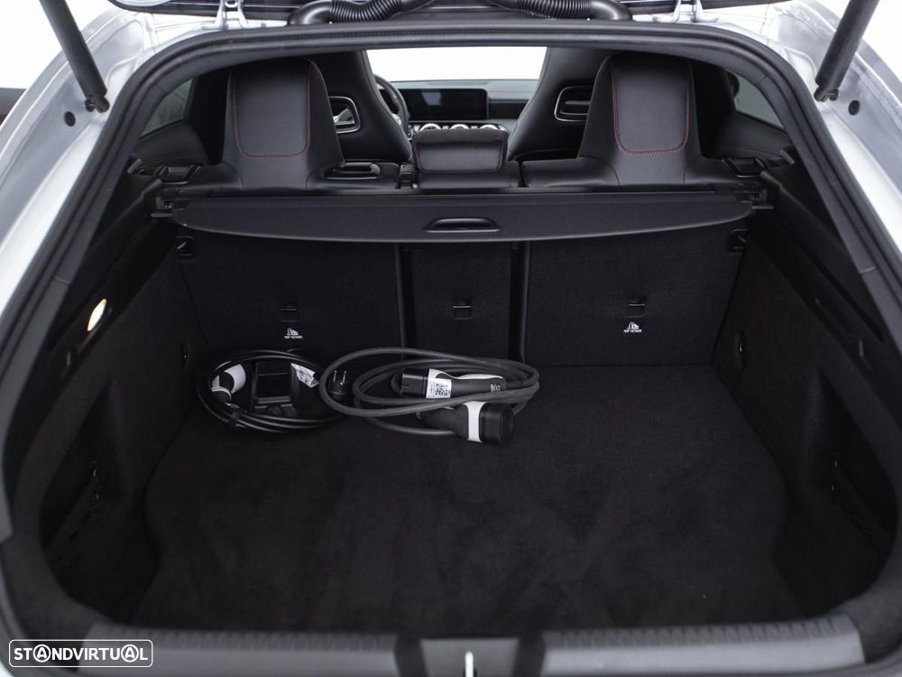 Mercedes-Benz CLA 250 e Shooting Brake AMG Line — fotografia 14