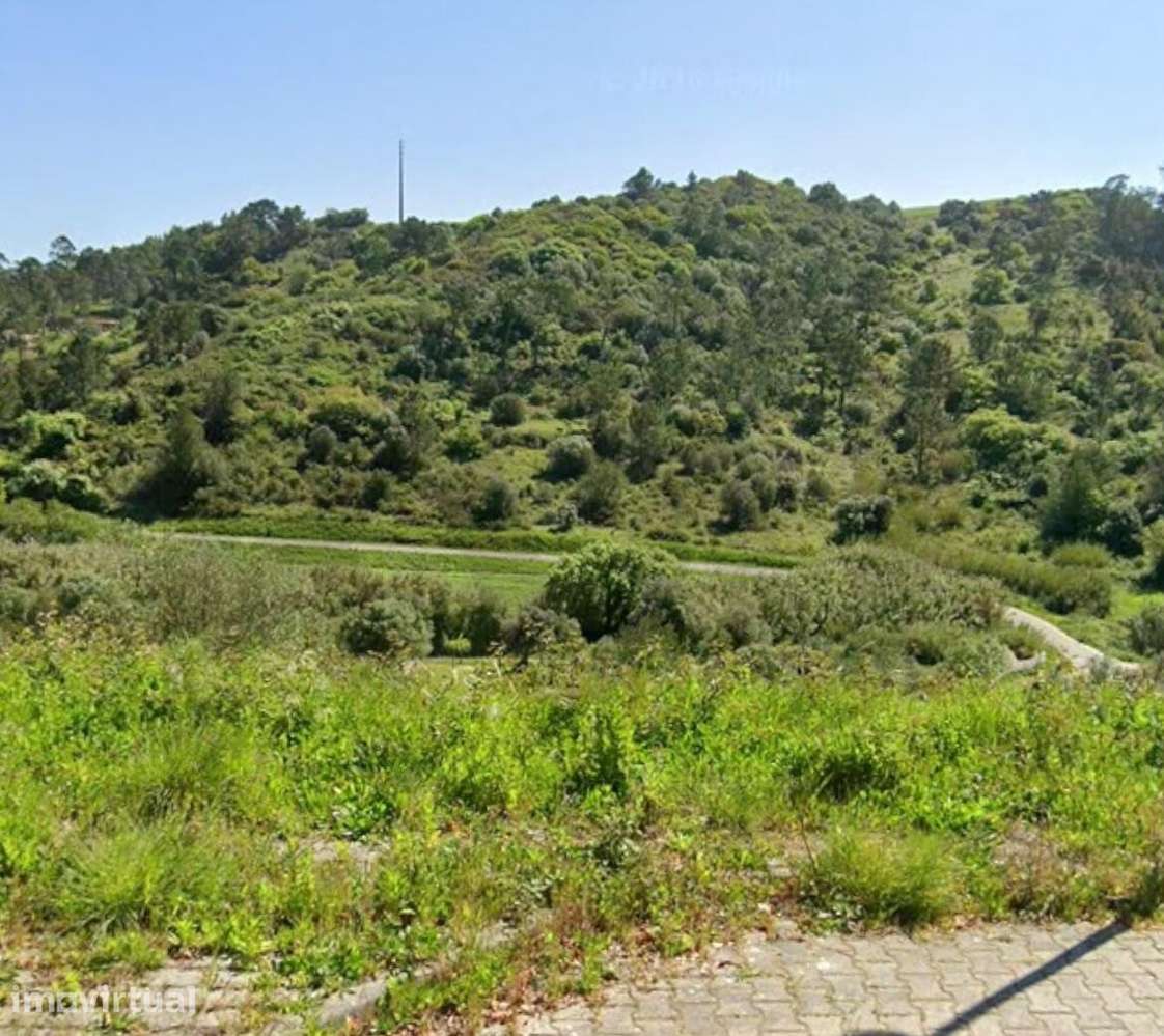 Lote de terreno urbano com projeto aprovado para moradia em Santo Isid