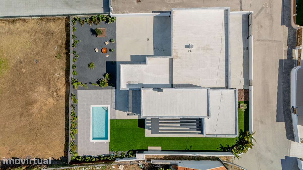 Moradia T5 de Luxo com Piscina |  a 3 Minutos da Praia de Santa Cruz - Grande imagem: 3/58