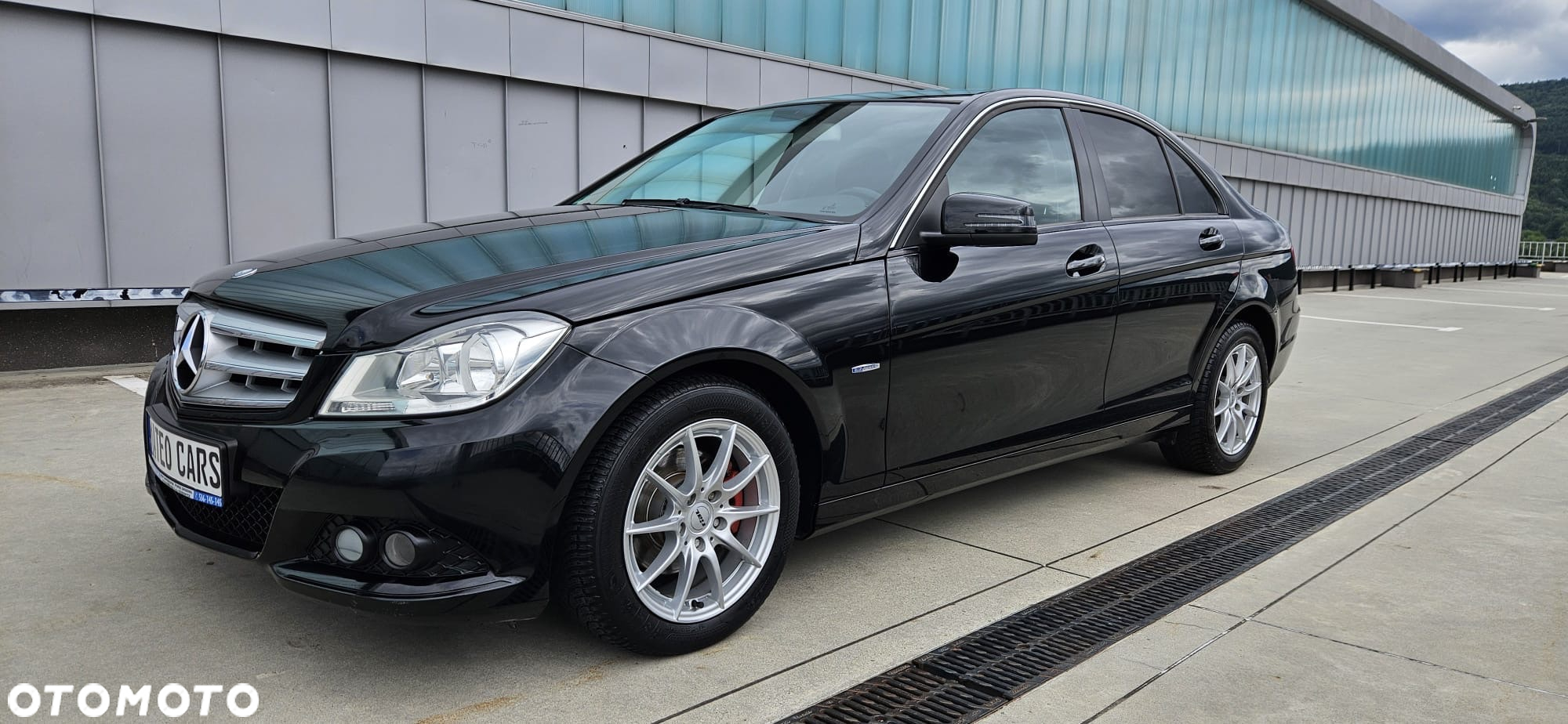 Mercedes-Benz Klasa C 180 CGI BlueEff Avantgarde - 24