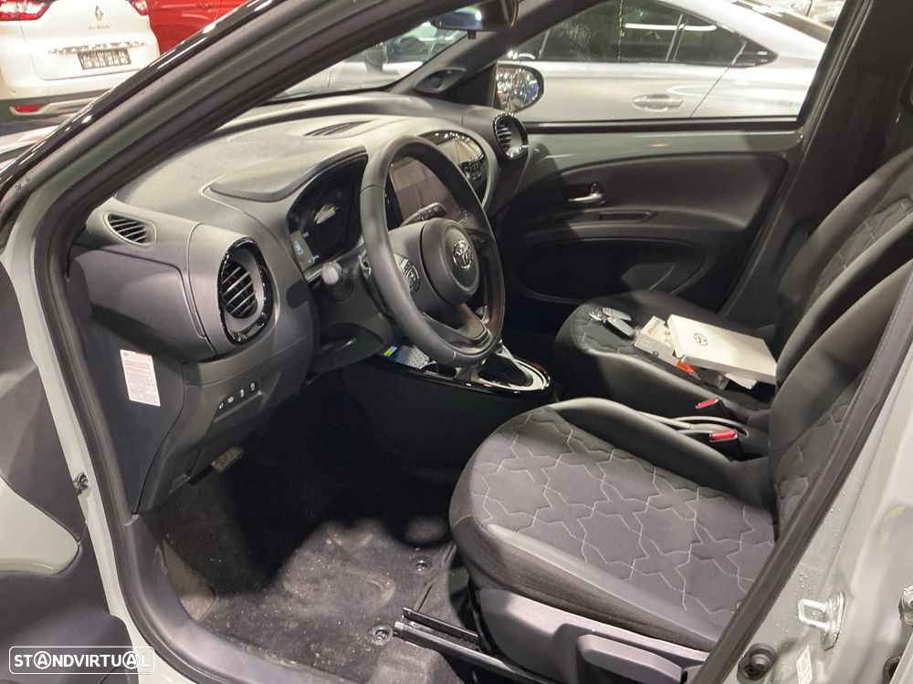 Toyota Aygo X S-CVT Black&White - 5