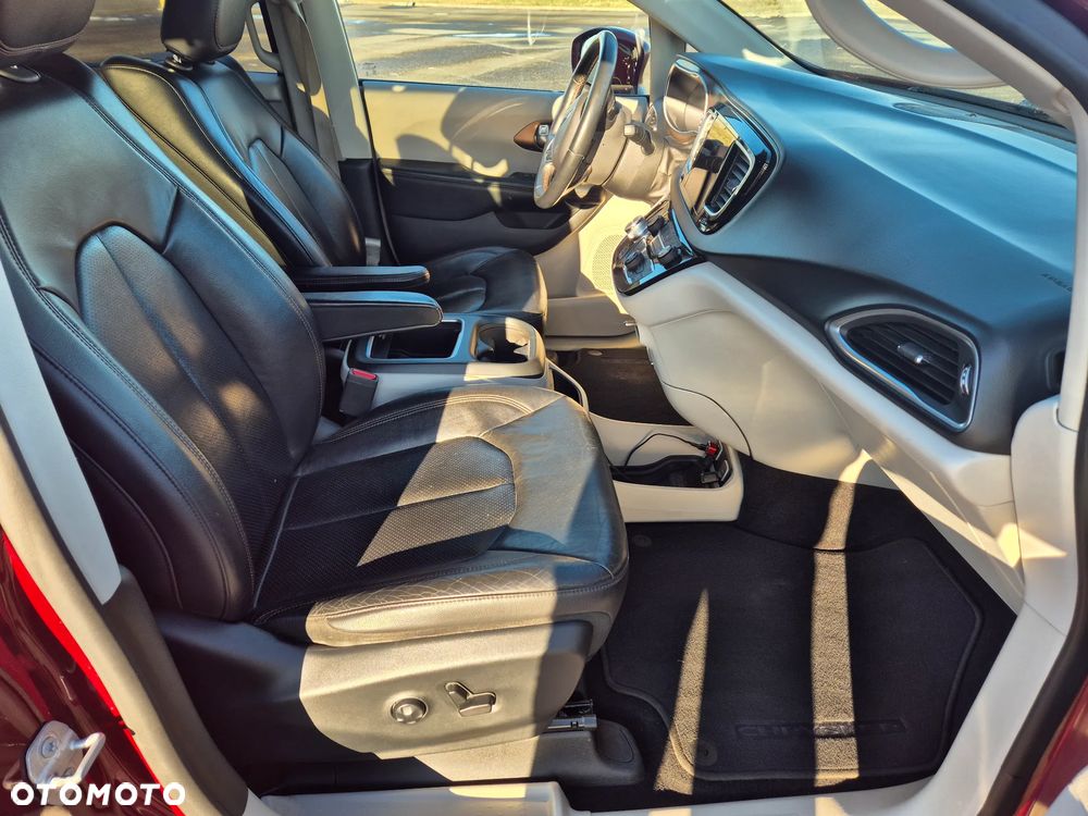 Chrysler Pacifica - 39