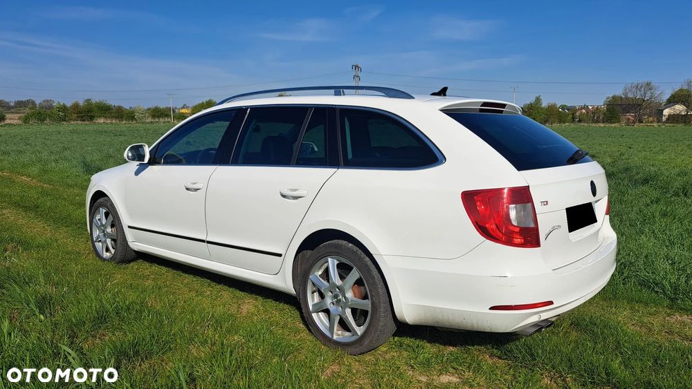 Skoda Superb 2.0 TDI DSG Exclusive - 3