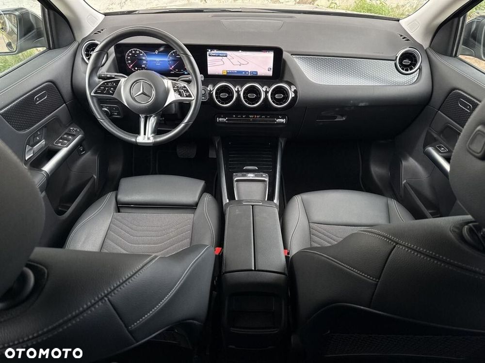 Mercedes-Benz GLA - 14