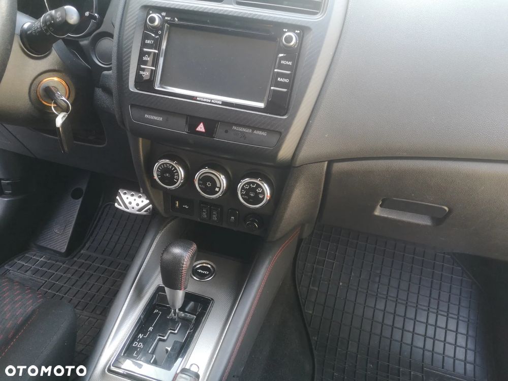 Mitsubishi Outlander - 11