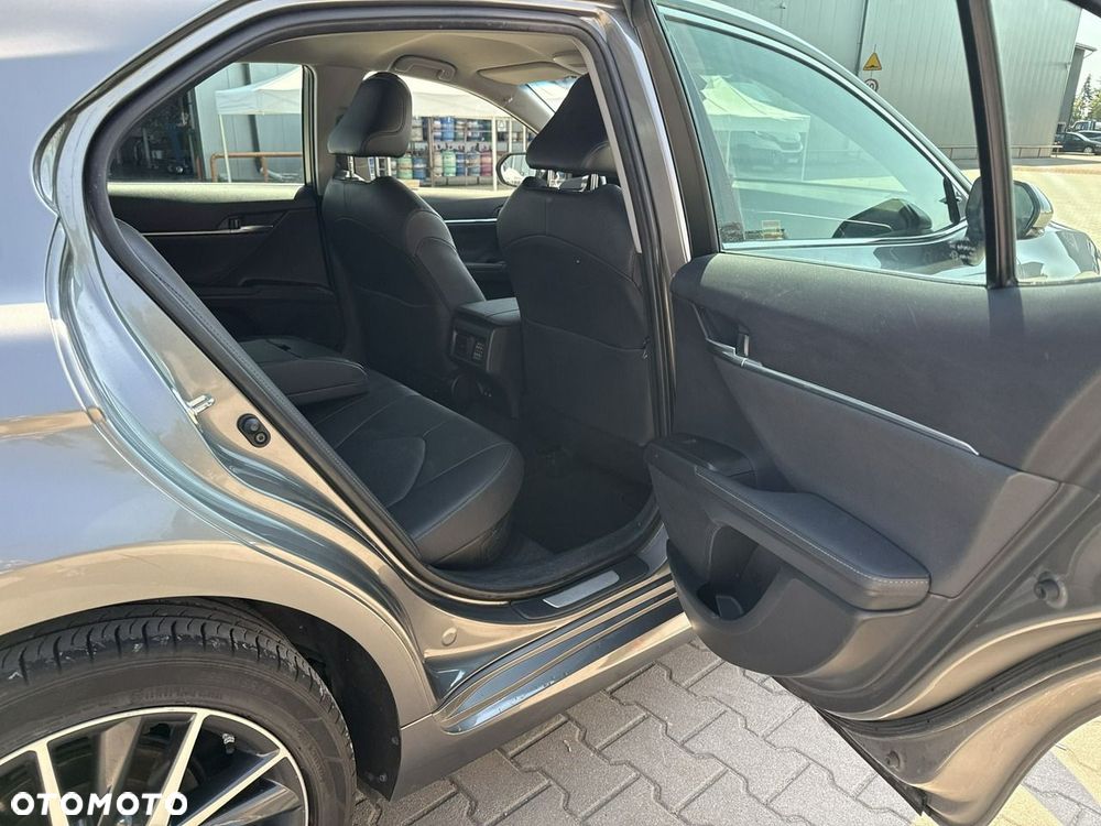 Toyota Camry 2.5 Hybrid Executive CVT - 17