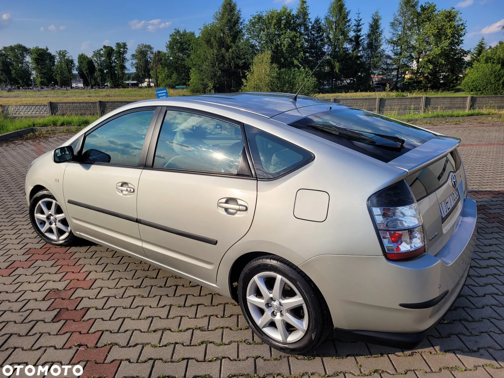 Toyota Prius (Hybrid) - 9