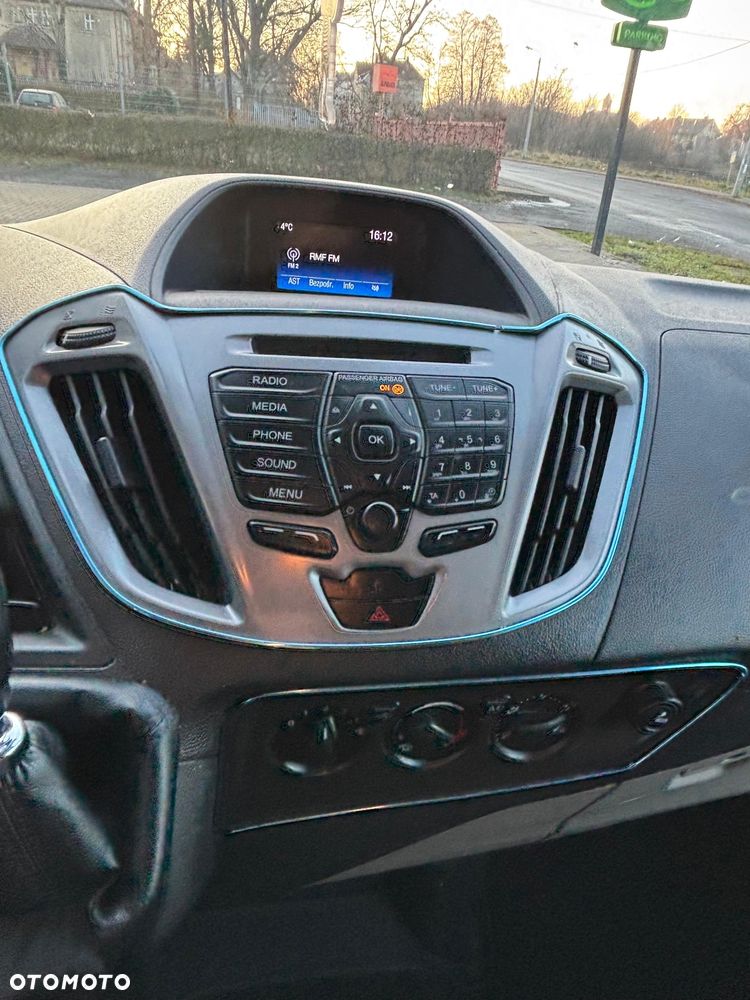 Ford Tourneo Custom - 13