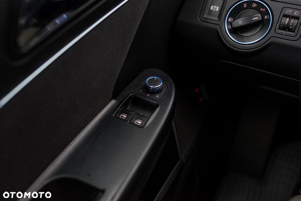 Volkswagen Passat 1.6 FSI Comfortline - 4