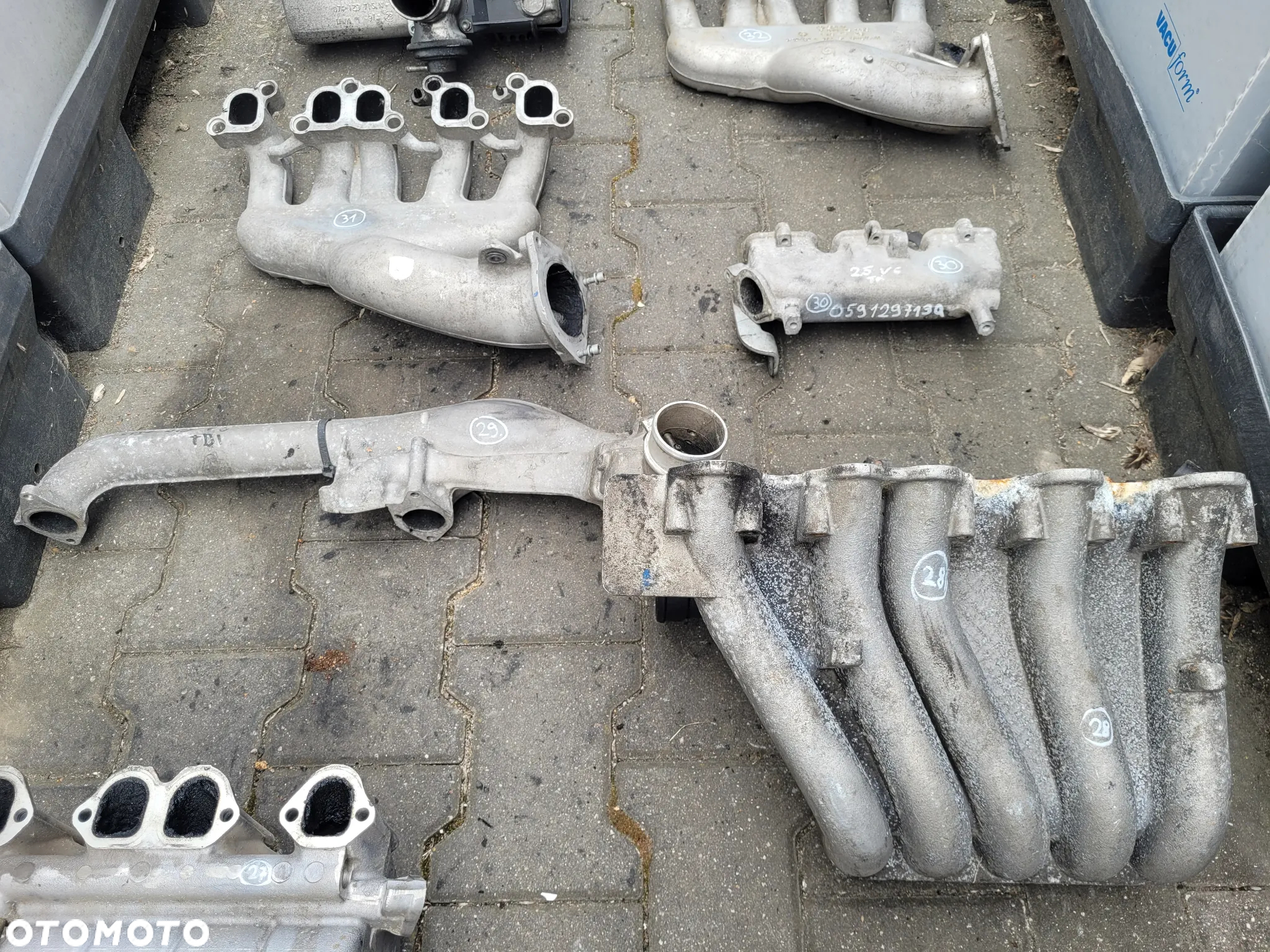 KOLEKTOR SSĄCY ALUMINIOWY VOLKSWAGEN DIESEL - 18