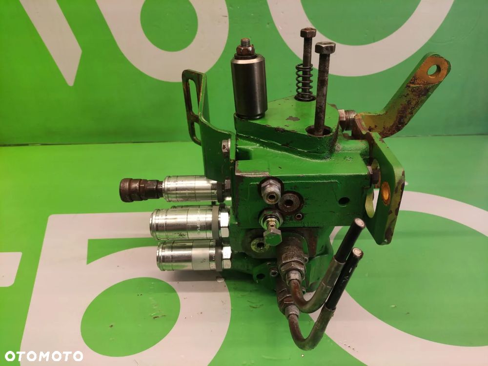 Rozdzielacz hydrauliczny HUSCO RE239127 AL119219 John Deere 6800 - 4