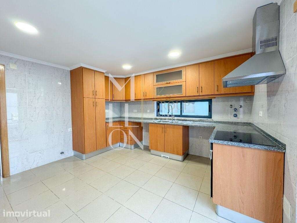 MORADIA T5 RENOVADA | GARAGEM 100 m2 | PRONTA A HABITAR – FEIJÓ - Grande imagem: 5/60